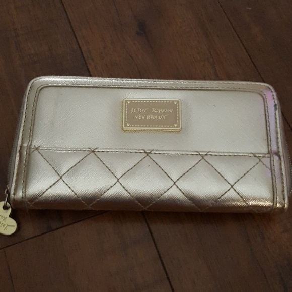 Betsey Johnson - Gold Metallic Wallet - Picture 2 of 7